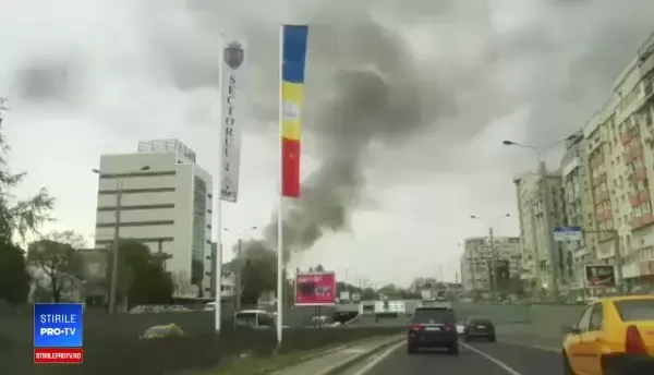 Incendiu la un depozit de mobilă din Capitală. Suprafață de 400 mp, afectată