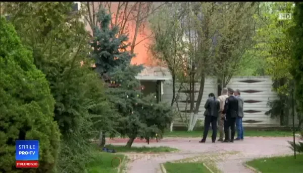 Incendiu de amploare la o clădire din Sectorul 3 al Capitalei, în care erau depozitate materiale din lemn