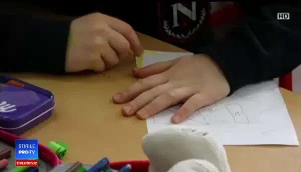 Scuza educatoarei din Gorj care a umilit un copil în clasă, după ce i-a scris pe frunte cu pixul