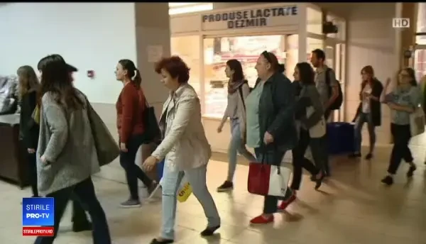 Românii pierd bani din cauza alimentelor pe care le aruncă. Suma cheltuită de o femeie pentru masa de Paște