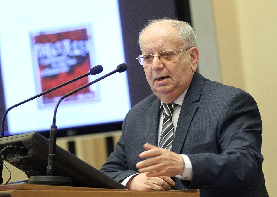 Teodor Brateş, crainicul TVR din timpul Revoluţiei, pus sub acuzare pentru infracţiuni contra umanităţii