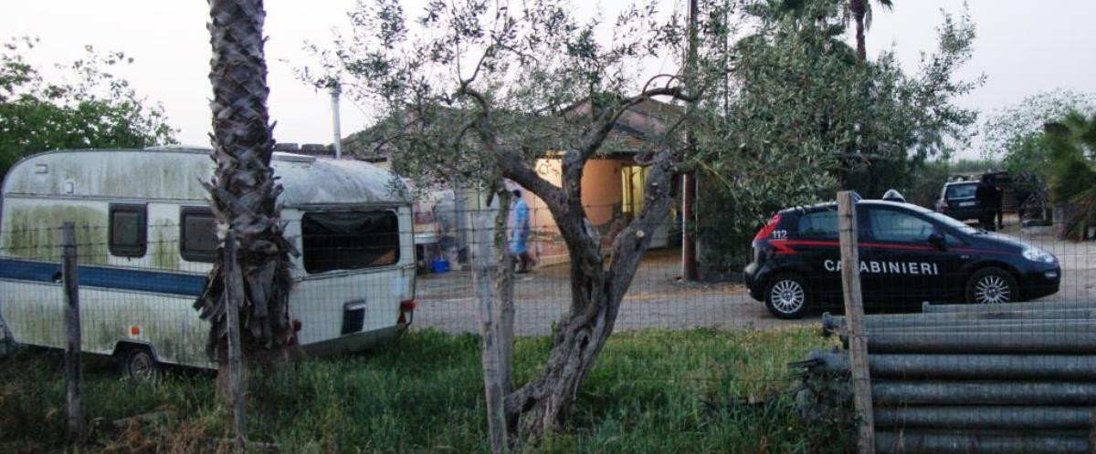 Români ţinuţi în sclavie în Sicilia. Primeau 20 de euro pentru 13 ore de muncă pe zi