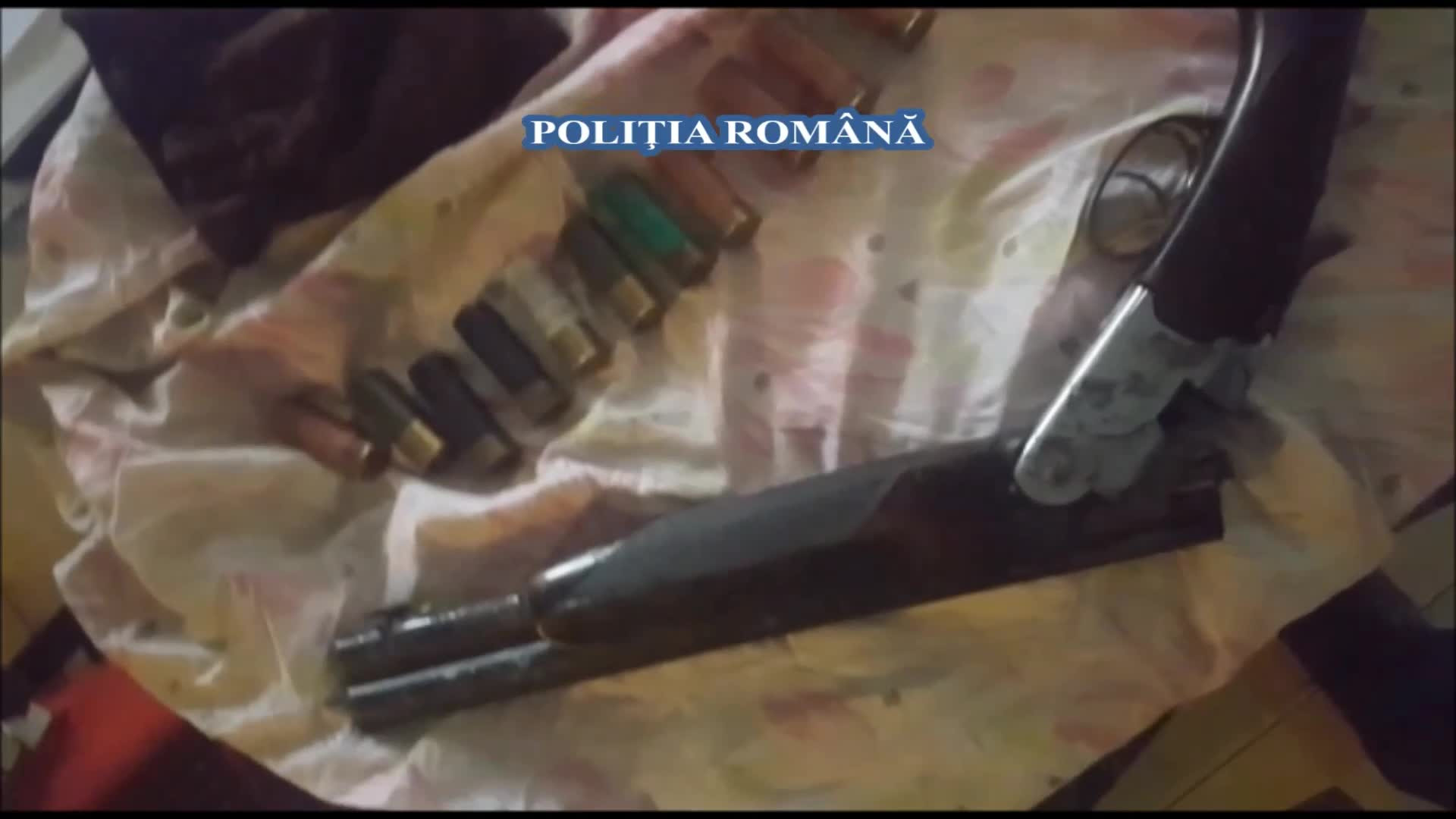 Interlopi din Ilfov, acuzaţi că le cereau localnicilor taxă de protecţie. Ce arme aveau