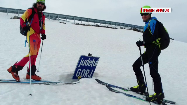 Transalpina rămâne închisă din cauza zăpezii. Când s-ar putea circula în zonă