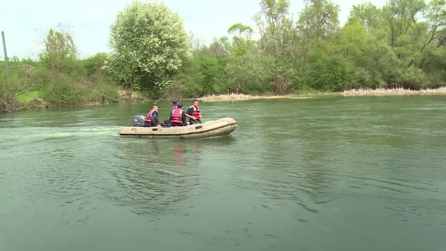 Profesor din Oradea căutat în Crișul Repede. Ar fi căzut în timp ce-și plimba nepoatele