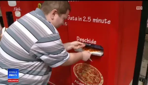 Românii își pot cumpăra pizza, salam sau mici de la automate: „Mi se pare practic”
