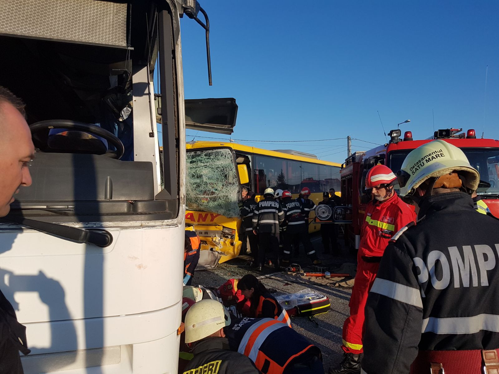 Accident grav între două autobuze, în Satu Mare. 12 persoane rănite