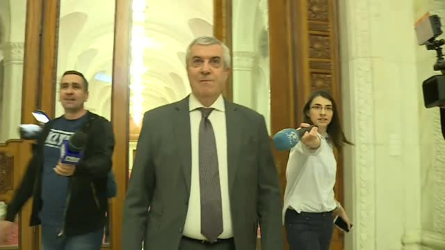 Sentinţă în cazul bărbatului care l-a păcălit pe Tăriceanu să dea 14.500 de euro pe poza unei maşini