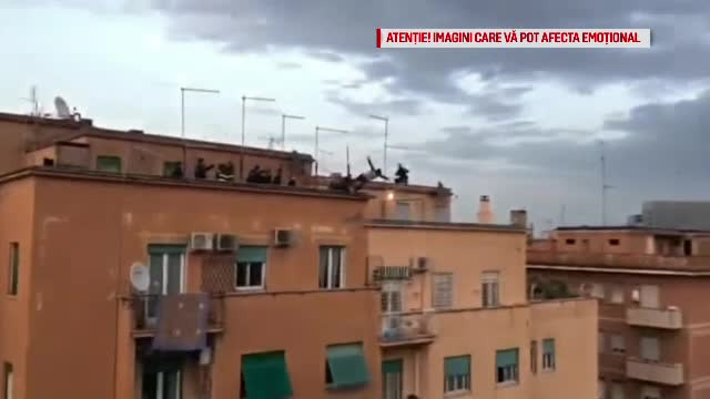 Sinucigaş prins în ultima clipă când încerca să se arunce de pe bloc, în Roma