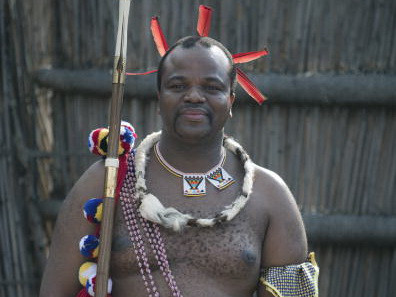 Regele cu 15 soții, care a decis să schimbe numele țării sale