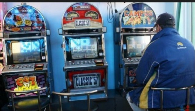 Un ieșean a jucat la păcănele fondurile europene pentru o fermă. Vestea pe care a primit-o acum