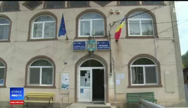 Scandal într-o primărie din Dâmbovița, între primar și contabil. Ies cu toporul pe drum