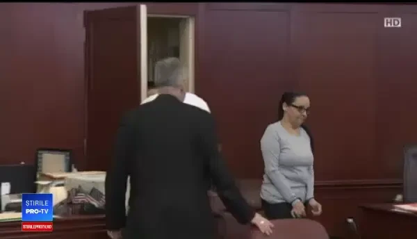 Bonă, găsită vinovată de uciderea prin înjunghiere a doi copii