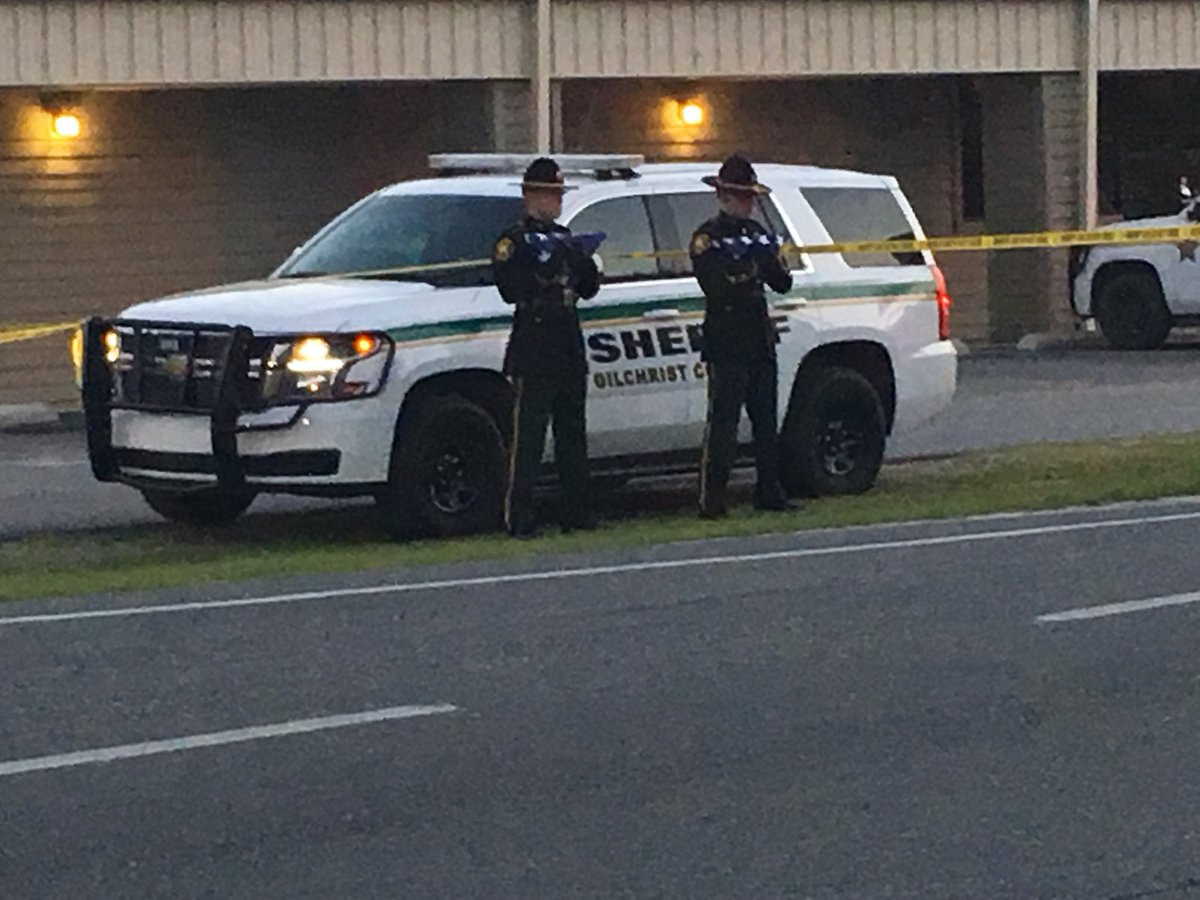 Atac armat în Florida: doi poliţişti, împuşcaţi mortal într-un restaurant