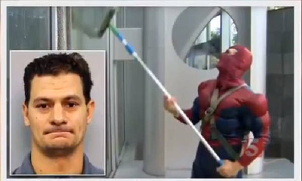 Bărbat costumat în Spiderman, condamnat la 105 de închisoare pentru pornografie infantilă