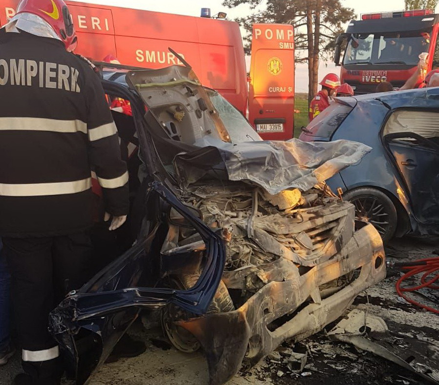Accident grav în Ilfov: 7 persoane, printre care şi 2 copii, sunt rănite