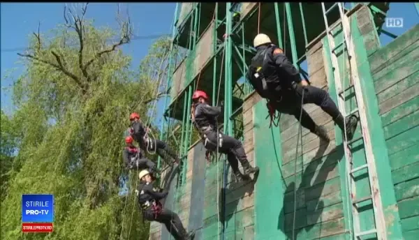 Pompierii din Capitală au participat la un exercițiu. Sfaturile care pot salva vieți