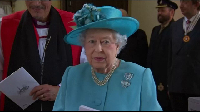 Regina Elisabeta a II-a împlineşte 92 de ani. Momentul va fi marcat cu salve de tun