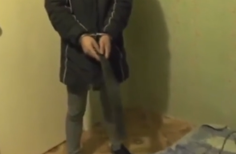 Fetiță de 4 ani, bătută cu cruzime de concubinul mamei sale pentru că nu a numărat până la 5