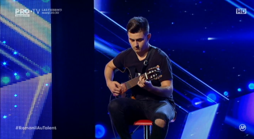 A ridicat sala în picioare cu un număr impresionant la chitară. Andi Moisescu: Te așteptăm de 8 ani