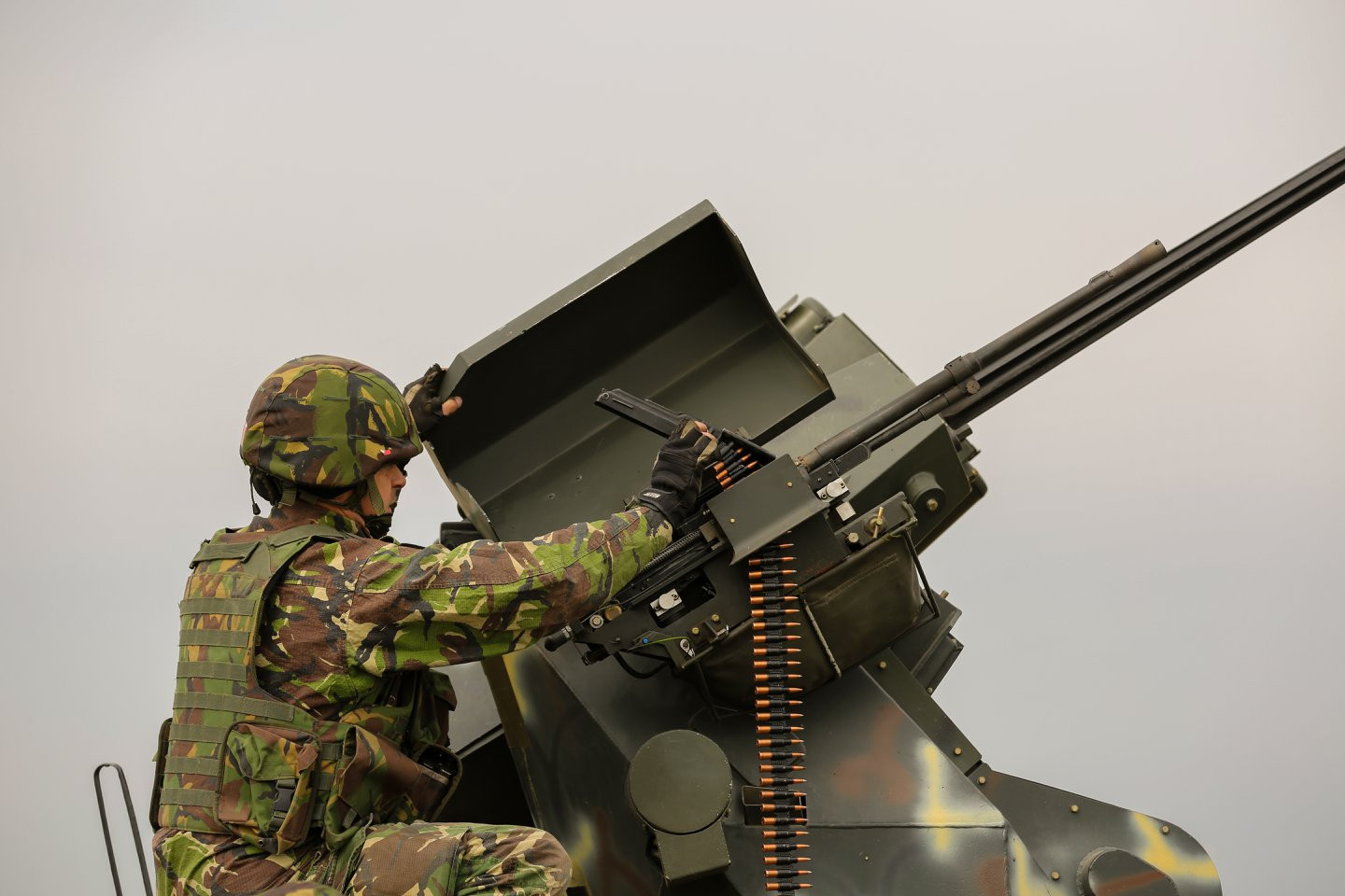 Fifor: Primele transportoare blindate Piranha vor intra în dotarea Armatei în acest an