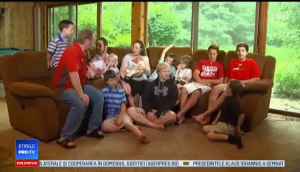 O familie mai mare decât o echipă de fotbal: 14 copii și toți băieți. Fără oricare dintre ei ar fi ciudat