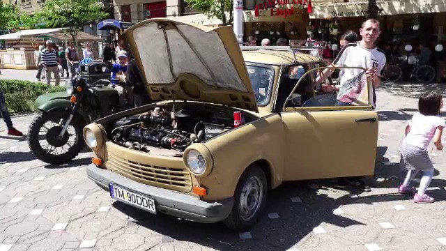 Poveștile mașinilor de epocă. "Dacia e din '76, am găsit-o abandonată pe o stradă"