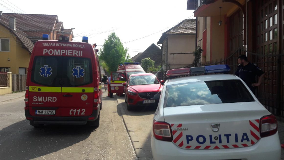 Bărbat înjunghiat în zona inimii de iubitul fostei soţii, la Bistrița. Fiul de 9 ani, martor la incident