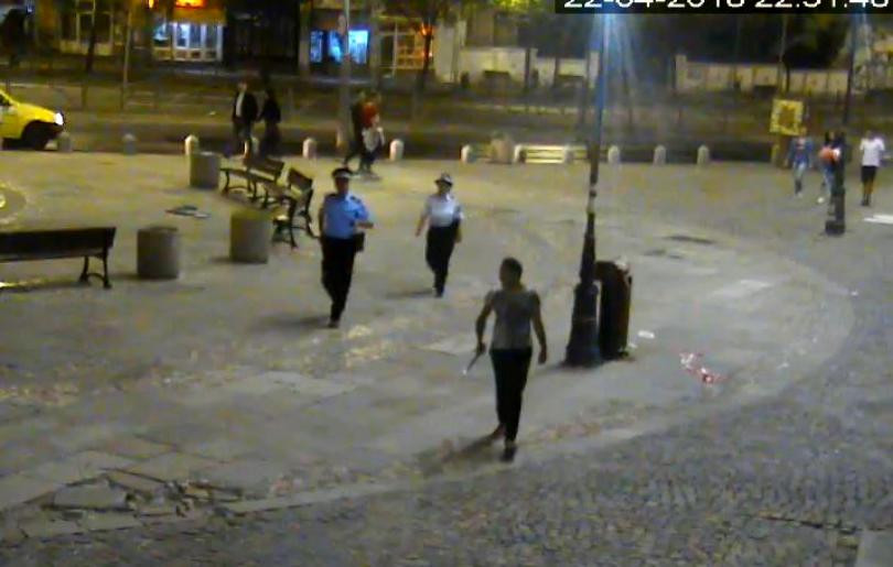 Tânăr înarmat cu o sabie în Centrul Vechi al Capitalei. Explicația pe care a dat-o polițiștilor