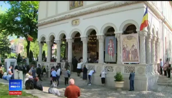 Sărbătoarea Sfântului Gheorghe, unul dintre cei mai iubiţi sfinţi, a adus în biserici o mulţime de oameni