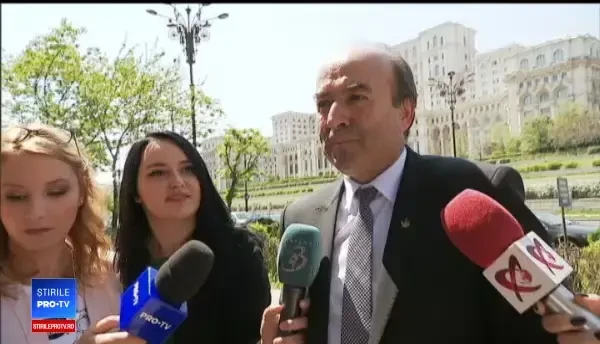 Experți în Drept, despre ce se ascunde în spatele sesizării CCR de către Guvern, în cazul lui Kovesi: Este atât de limpede