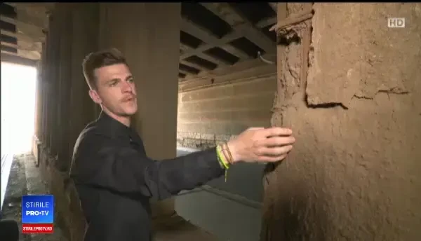 Un pod din Capitala, pe sub care trec zilnic mii de români, se poate prăbuși oricând