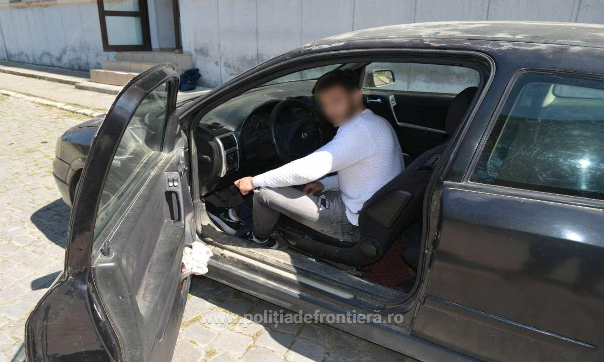 Doi adolescenți au furat mâncarea și băutura care urmau să fie folosite la o pomană