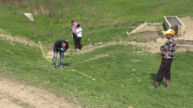 Un bărbat a ajuns cu urechea tăiată, din cauza unui scandal pentru o bucată de pământ