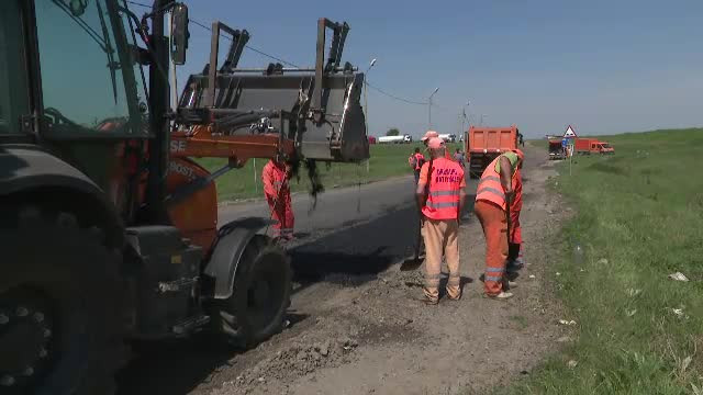 Ce văd turiştii când intră în România cu maşina: gropi, gunoaie şi ruine