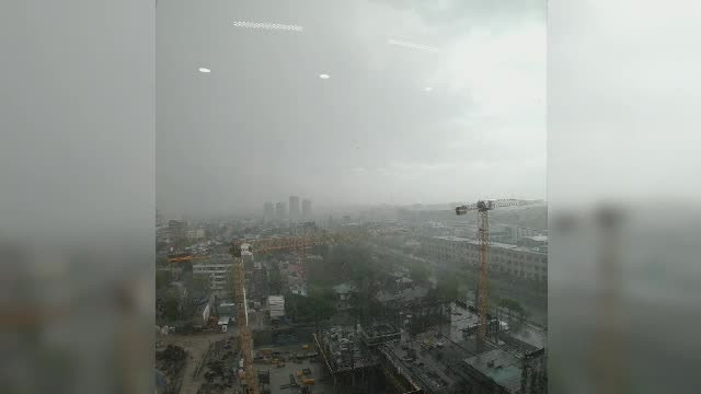 Furtuni în București și în mai multe zone din țară. Joi, episodul se va repeta