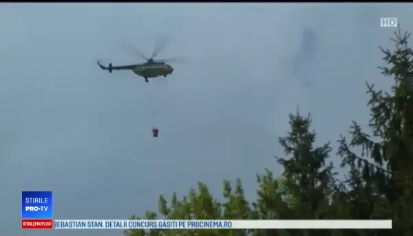 14 hectare distruse de incendiu, lângă Cetatea Poenari. Operațiune de stingere cu elicopterul