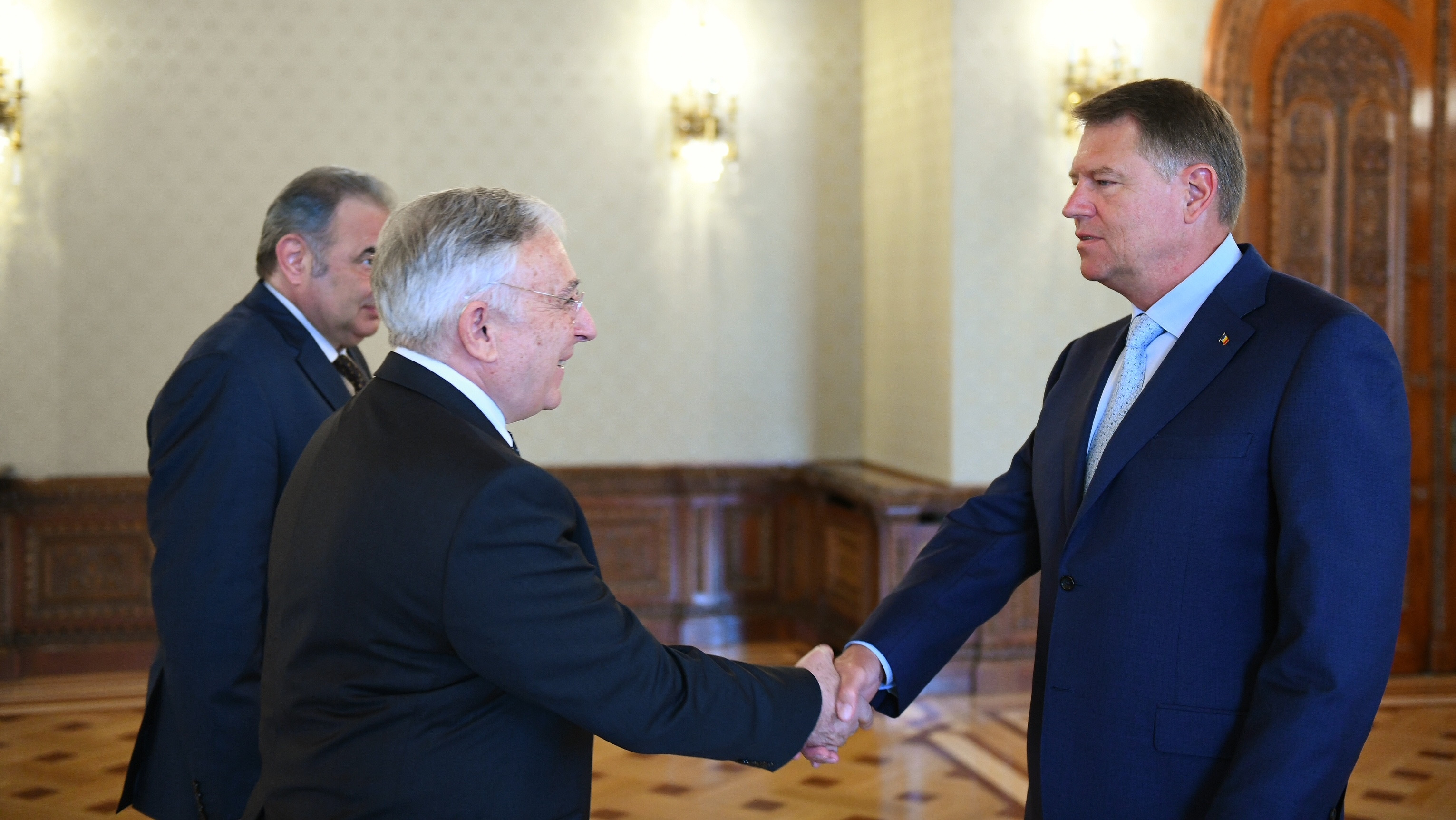 Iohannis încearcă să facă pace între Guvern şi BNR. Între timp, ROBOR continuă să crească