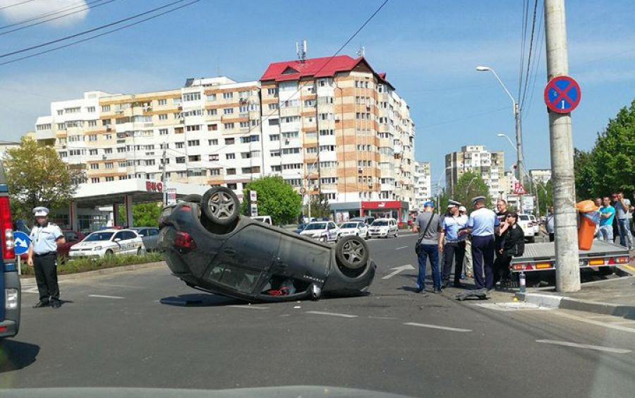 Accident spectaculos provocat, în Galați, de o profesoară care s-a urcat beată la volan