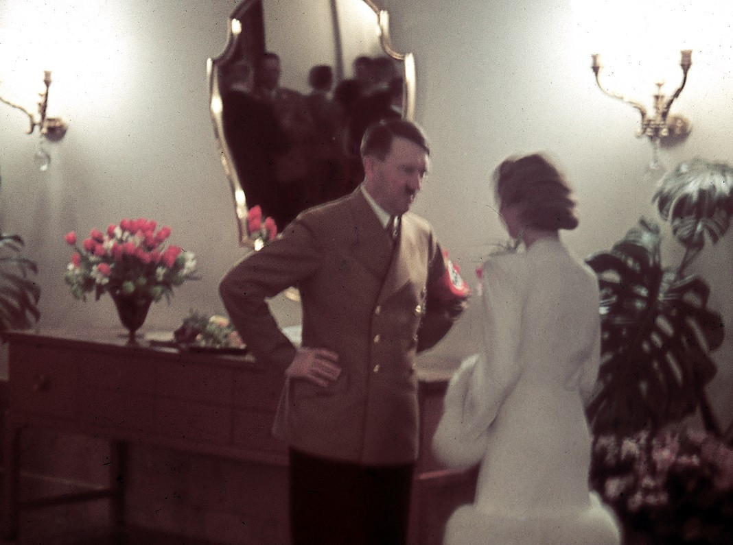 Un instalator francez cere ajutorul ruşilor ca să afle dacă bunicul lui era Hitler