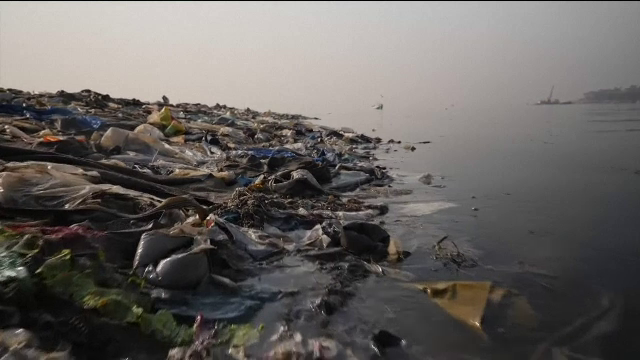 Poluarea cu microparticule de plastic a cuprins și Oceanul Arctic