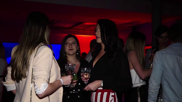 Ce este conceptul "daydreaming". Tinerii români nu mai participă la petrecerile din club