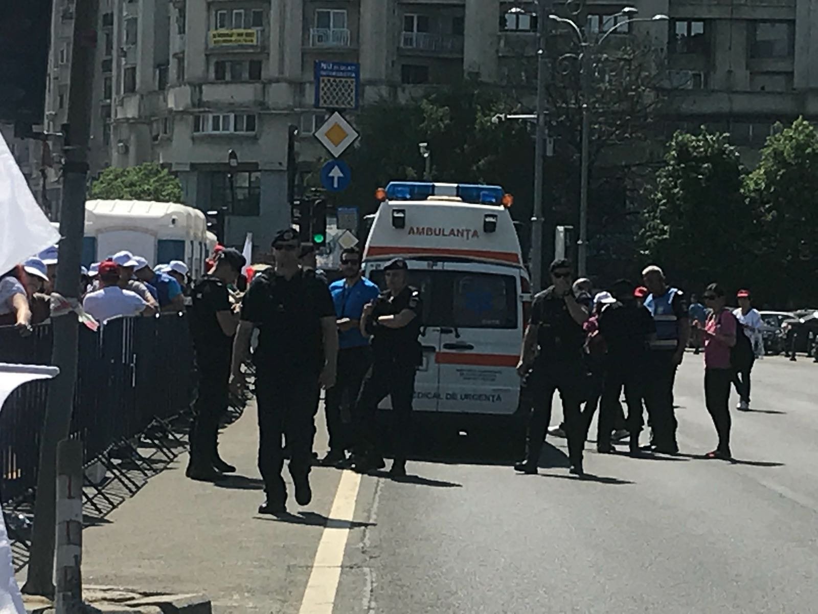 ambulanta la protestele SANITAS