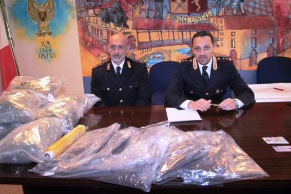 Români arestați într-un hotel, în Italia. Ce ascundeau într-o valiză cu cafea