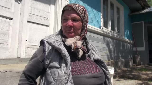 Bătrân acuzat că a vrut să violeze o vecină de 80 de ani în curte, de faţă cu copiii