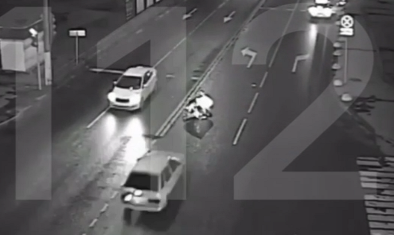 Doi pietoni, ucişi după ce li s-a rupt punga de cumpărături când traversau