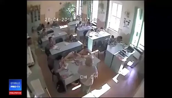 Două eleve din Sibiu, biciuite în sala de clasă de un bărbat