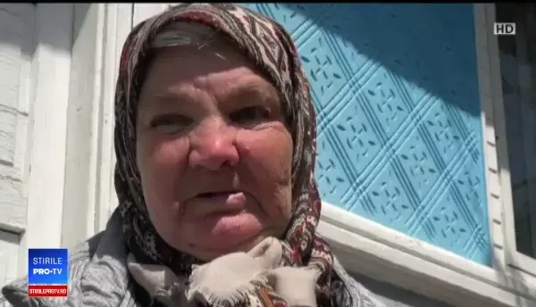 Bătrân acuzat că a vrut să violeze o vecină de 80 de ani în curte, de faţă cu copiii