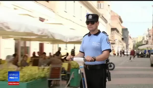 Poliţişti pe segway, biciclete şi şalupe, în Timişoara. Reacţia localnicilor