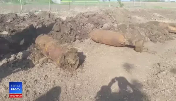 Cel puţin 6 bombe neexplodate, găsite la ieşirea din Focşani. Zona ar putea fi evacuată